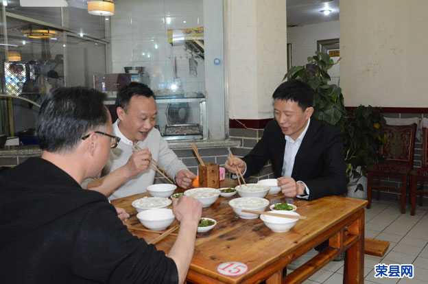 鄭小清帶頭下館子 為全縣餐飲與住宿服務行業提振信心